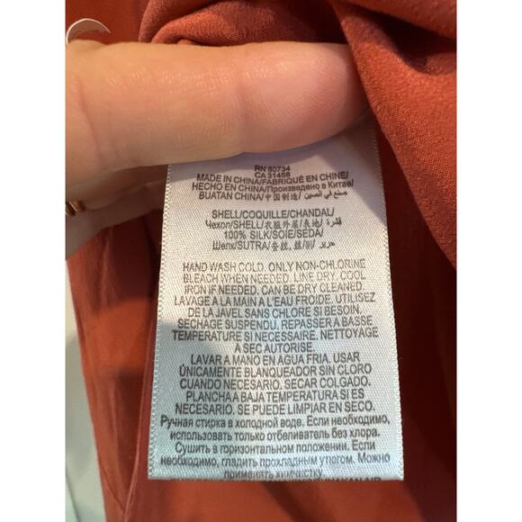 BCBG Maxazria Luxurious100% Silk Blouse Size Medium - Picture 6 of 8